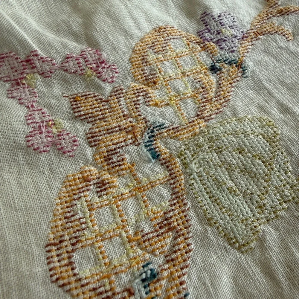 Vintage Hand Embroidered Linen Tablecloth Floral Cross Stitch White Lace 33
